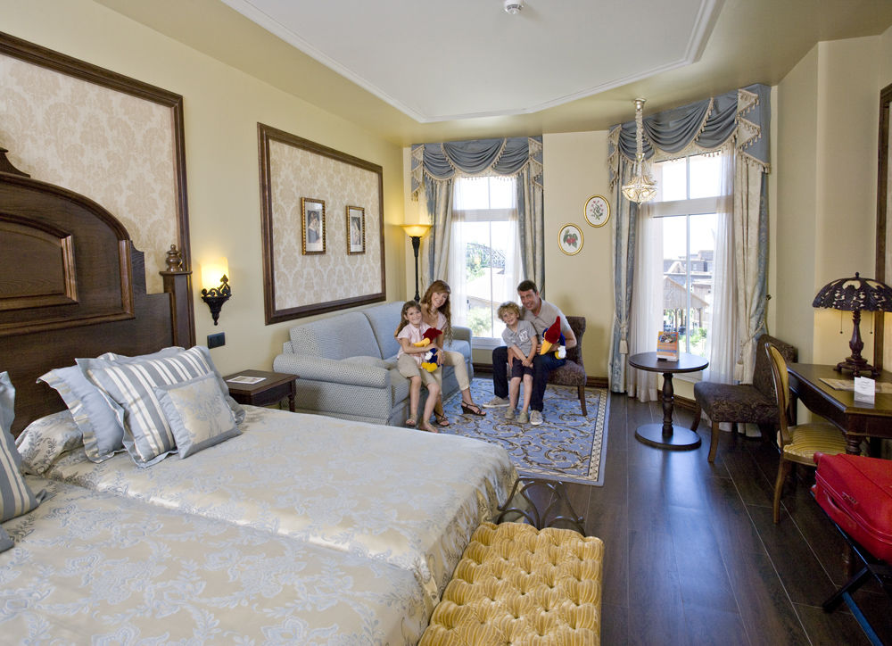 Portaventura Hotel Lucy'S Mansion - Includes Unlimited Access & Express Wristband To Portaventura Park & Ferrari Land 萨洛 外观 照片