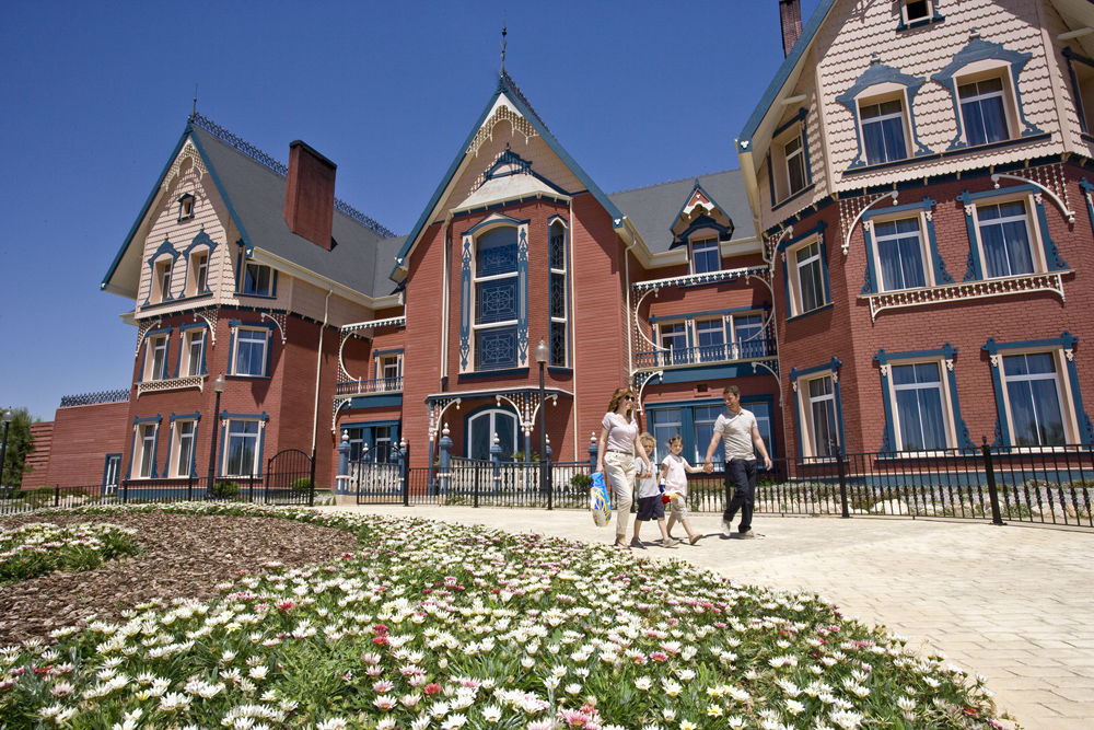 Portaventura Hotel Lucy'S Mansion - Includes Unlimited Access & Express Wristband To Portaventura Park & Ferrari Land 萨洛 外观 照片