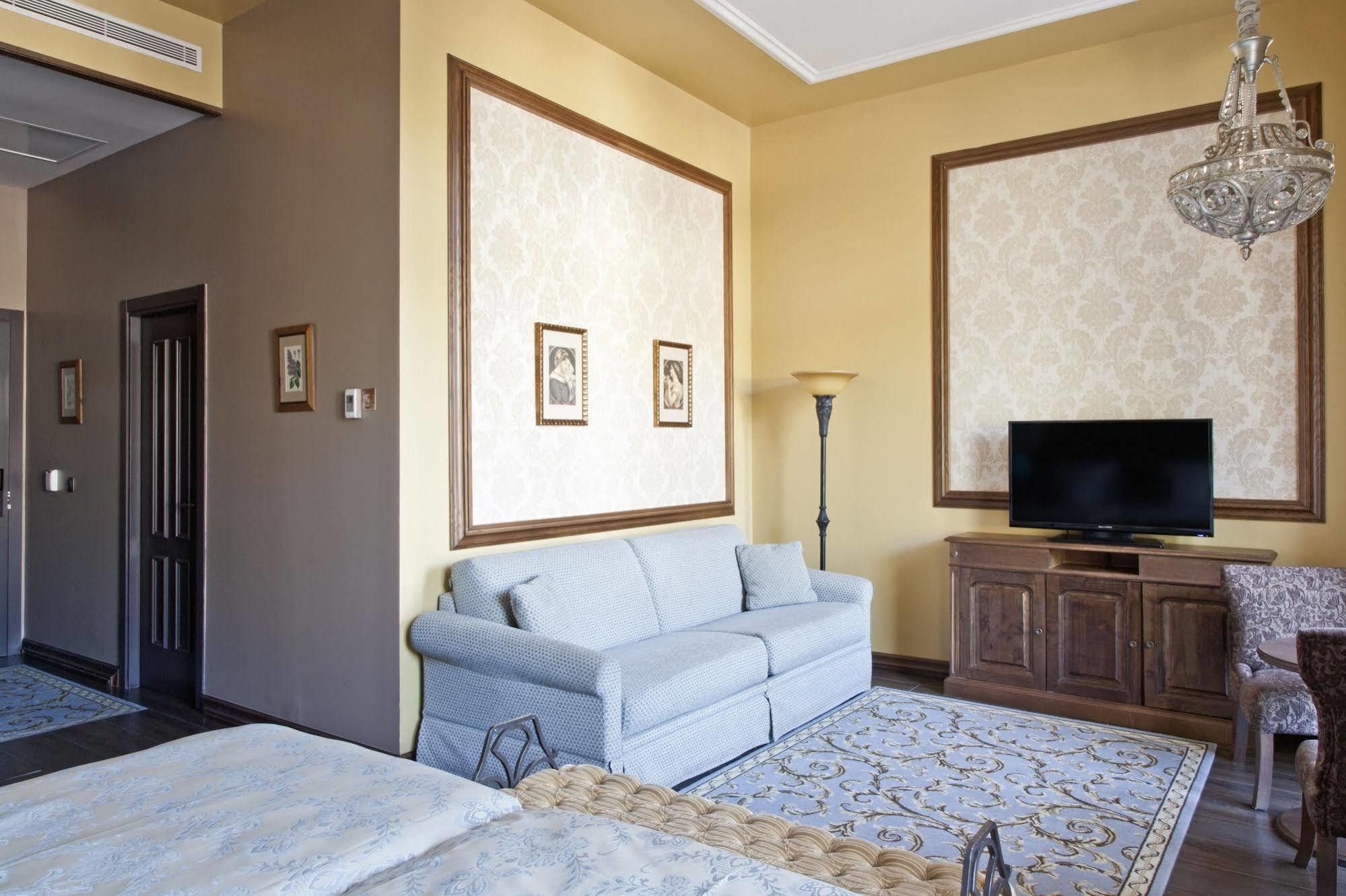 Portaventura Hotel Lucy'S Mansion - Includes Unlimited Access & Express Wristband To Portaventura Park & Ferrari Land 萨洛 外观 照片