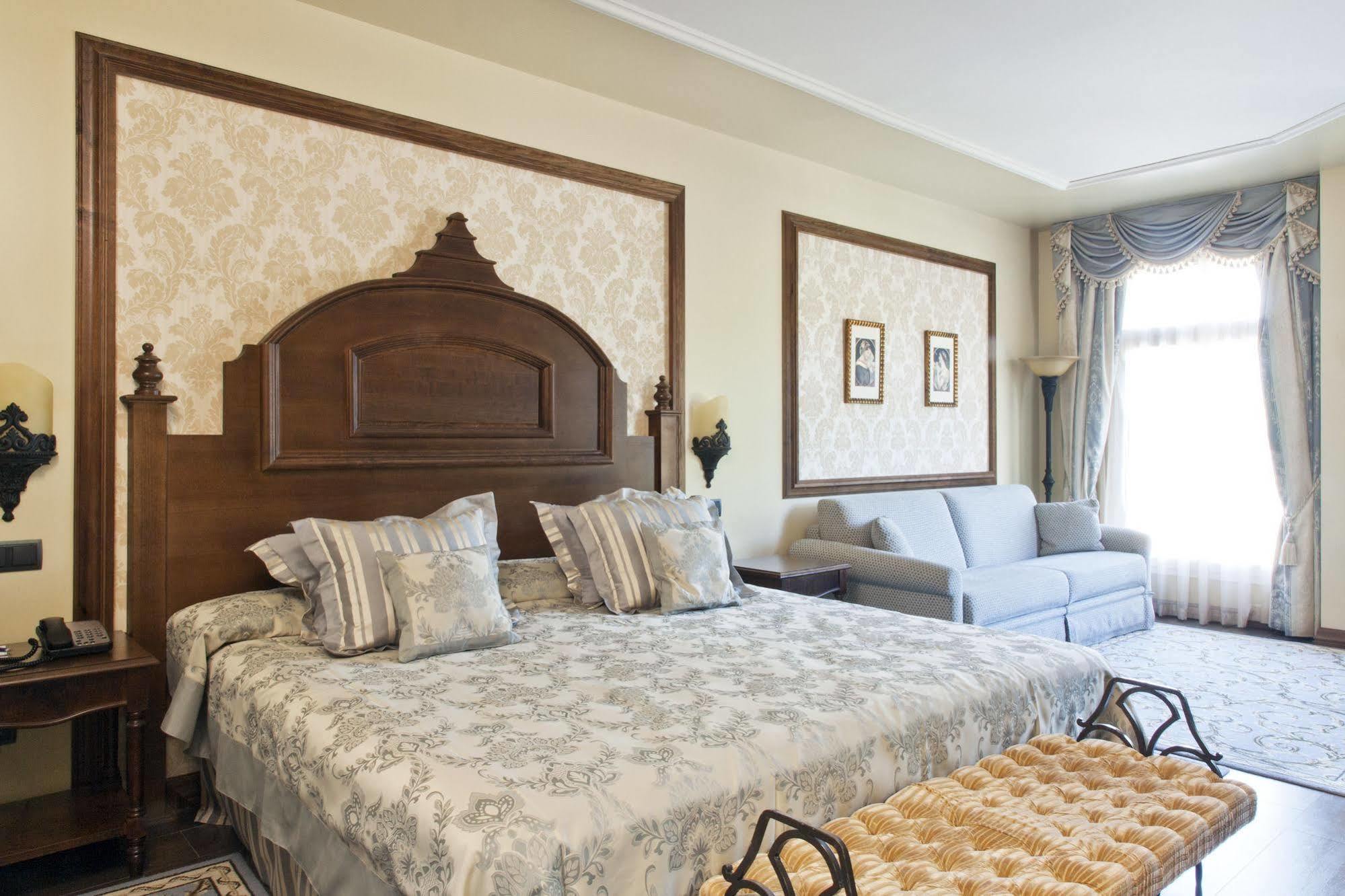 Portaventura Hotel Lucy'S Mansion - Includes Unlimited Access & Express Wristband To Portaventura Park & Ferrari Land 萨洛 外观 照片