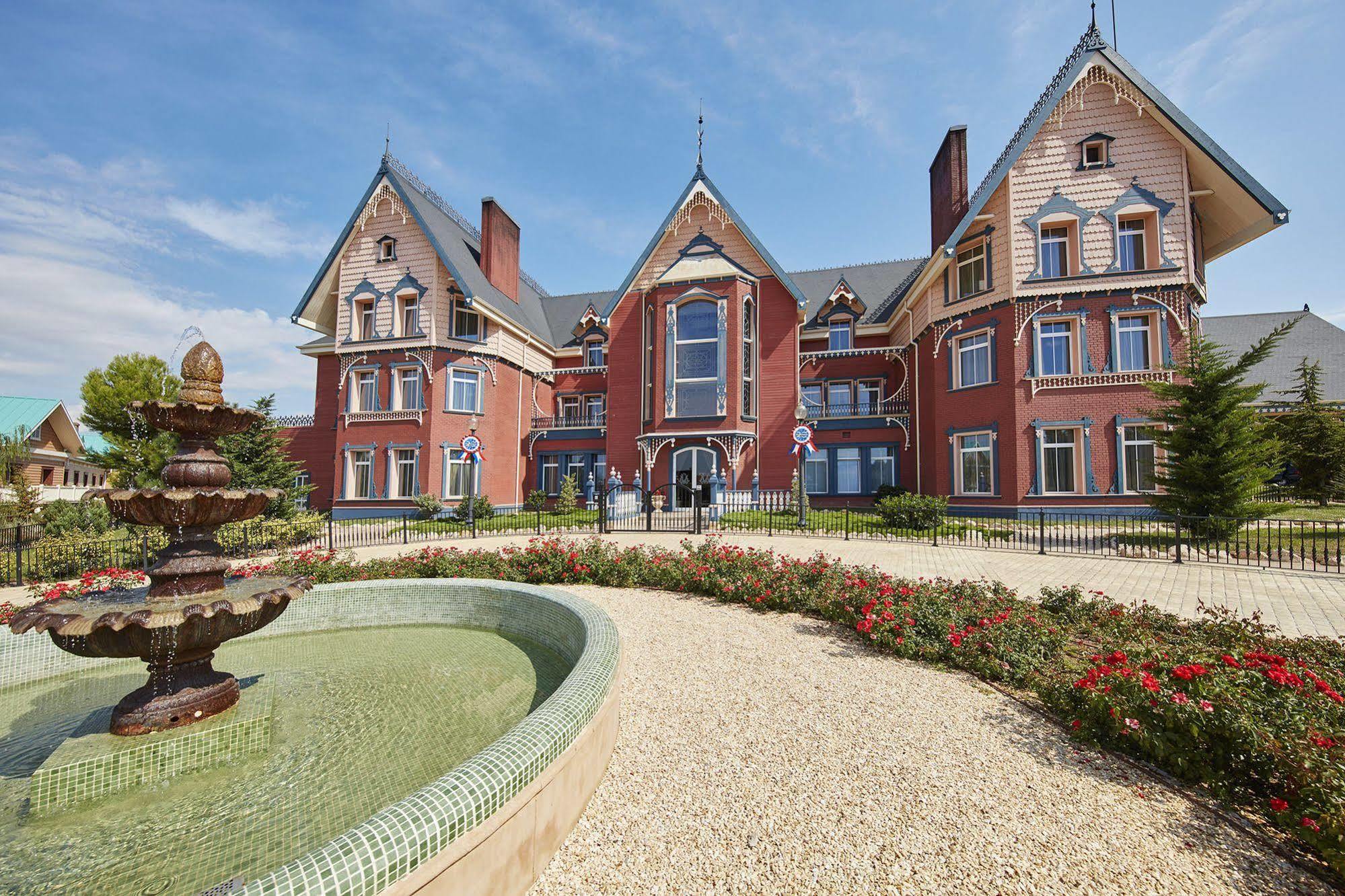 Portaventura Hotel Lucy'S Mansion - Includes Unlimited Access & Express Wristband To Portaventura Park & Ferrari Land 萨洛 外观 照片