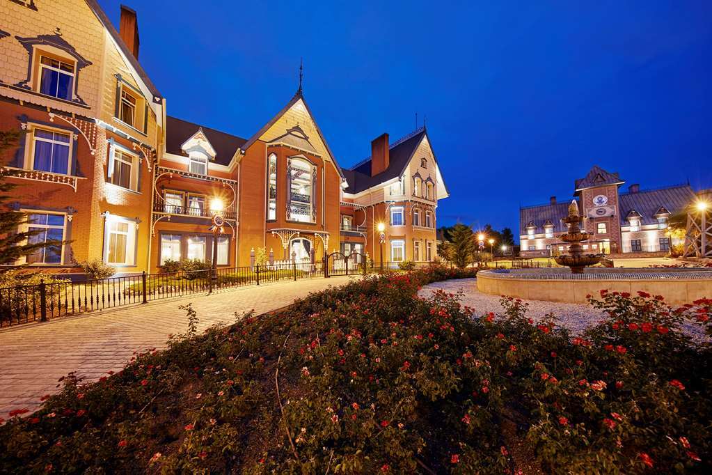 Portaventura Hotel Lucy'S Mansion - Includes Unlimited Access & Express Wristband To Portaventura Park & Ferrari Land 萨洛 外观 照片